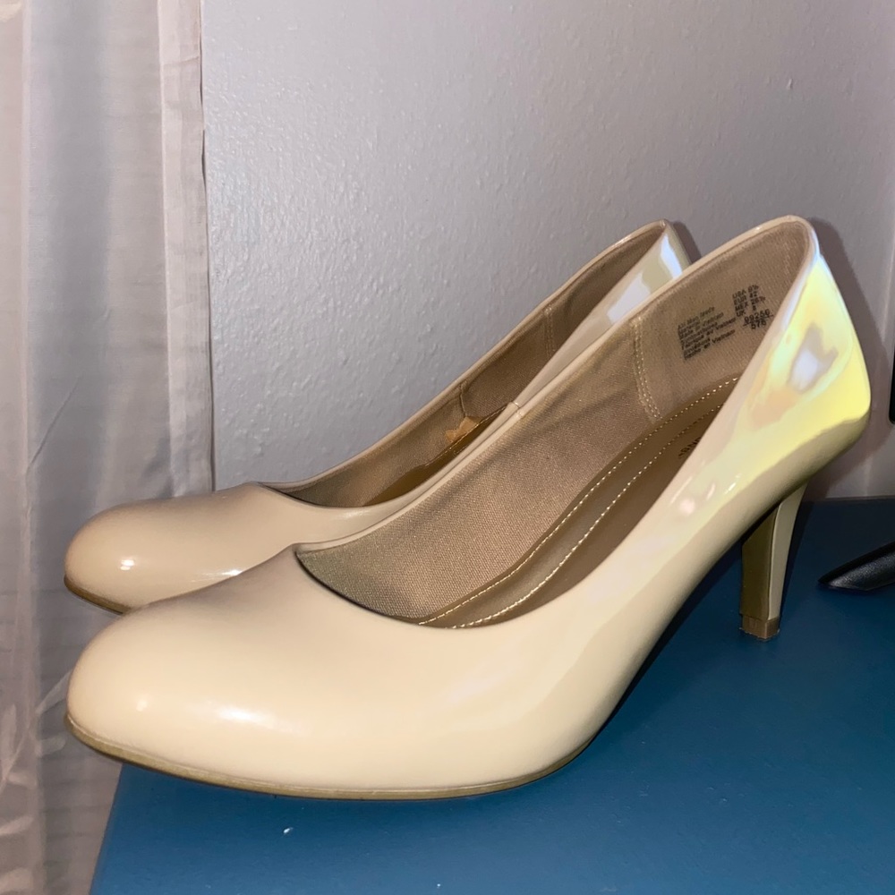 Size 9.5 comfort plus nude heels